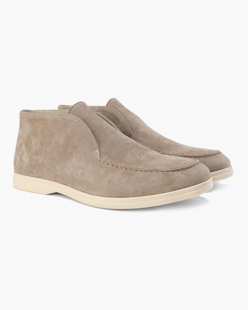 Beige Wildleder-Stiefeletten für Herren, elegantes Design, rutschfeste Sohle, ideal für Freizeit und Büro, hochwertige Verarbeitung.