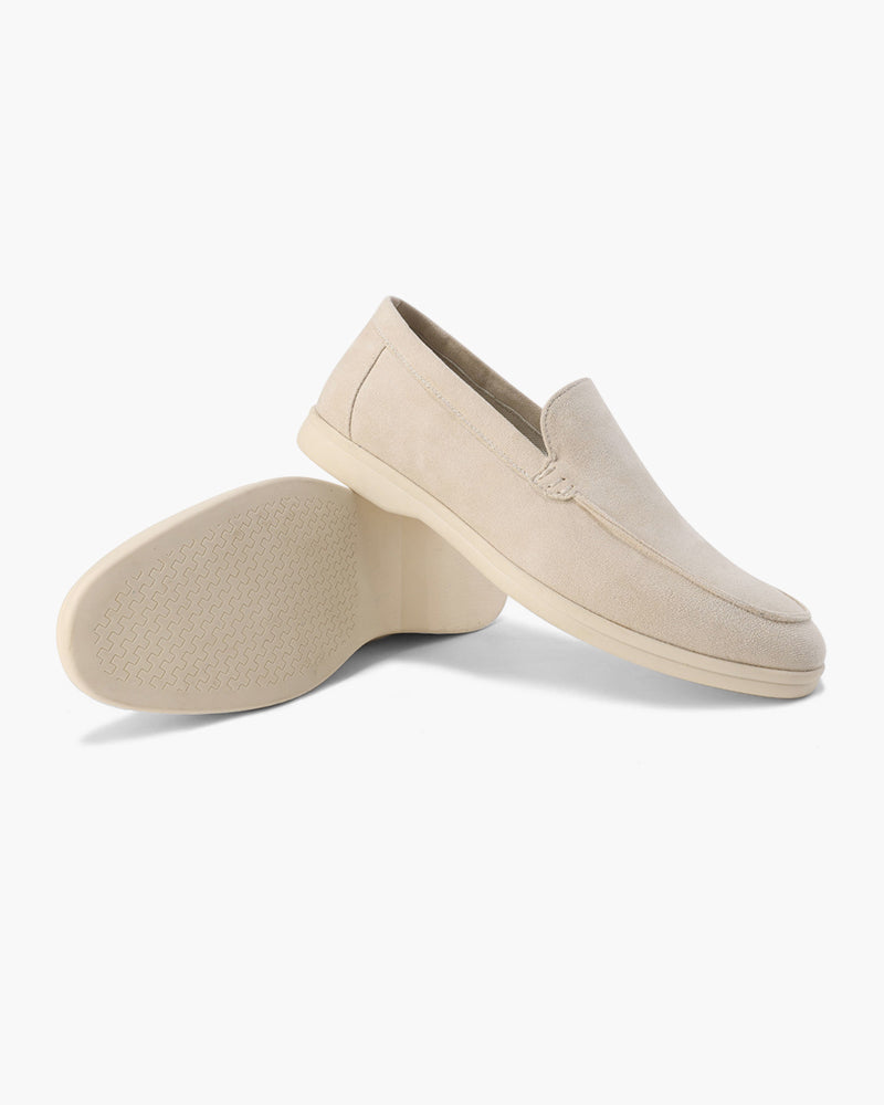 Beige Wildleder-Slipper für Herren, rutschfeste Sohle, elegantes Design, ideal für Freizeit und Büro, komfortable Passform, modische Herrenschuhe.