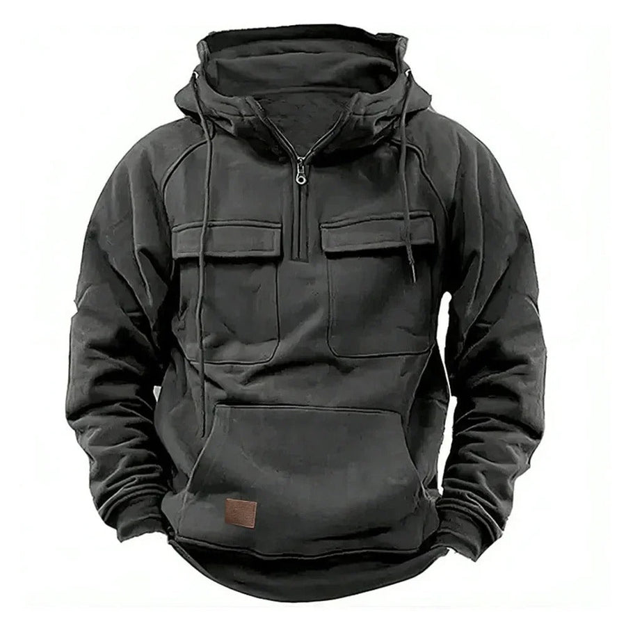 Schwarzer taktischer Hoodie mit Kapuze, Reißverschluss und Kängurutasche. Robustes Design, ideal für Outdoor-Aktivitäten und Freizeitkleidung.