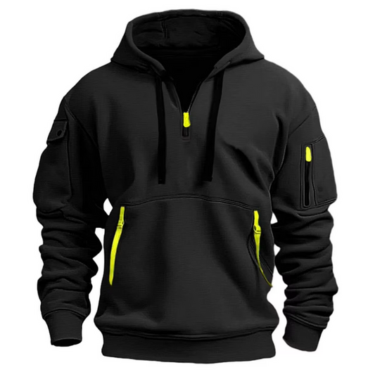 Schwarzer Hoodie mit Kapuze, gelben Reißverschlüssen und Taschen. Modischer Herrenpullover, ideal für Freizeit und Sport. Bequeme Streetwear.