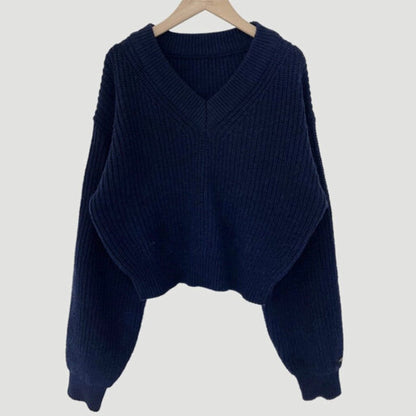 Women's sweater with letter patch and long sleeves