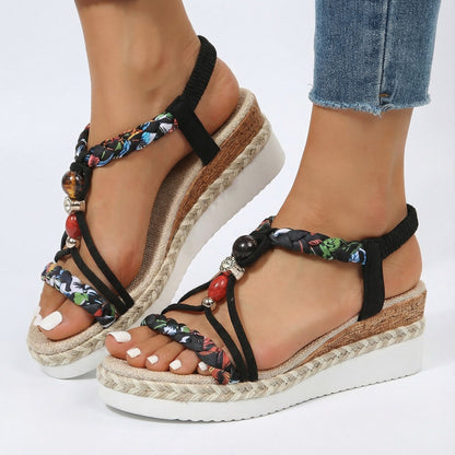 Women's summer sandals braided with beads