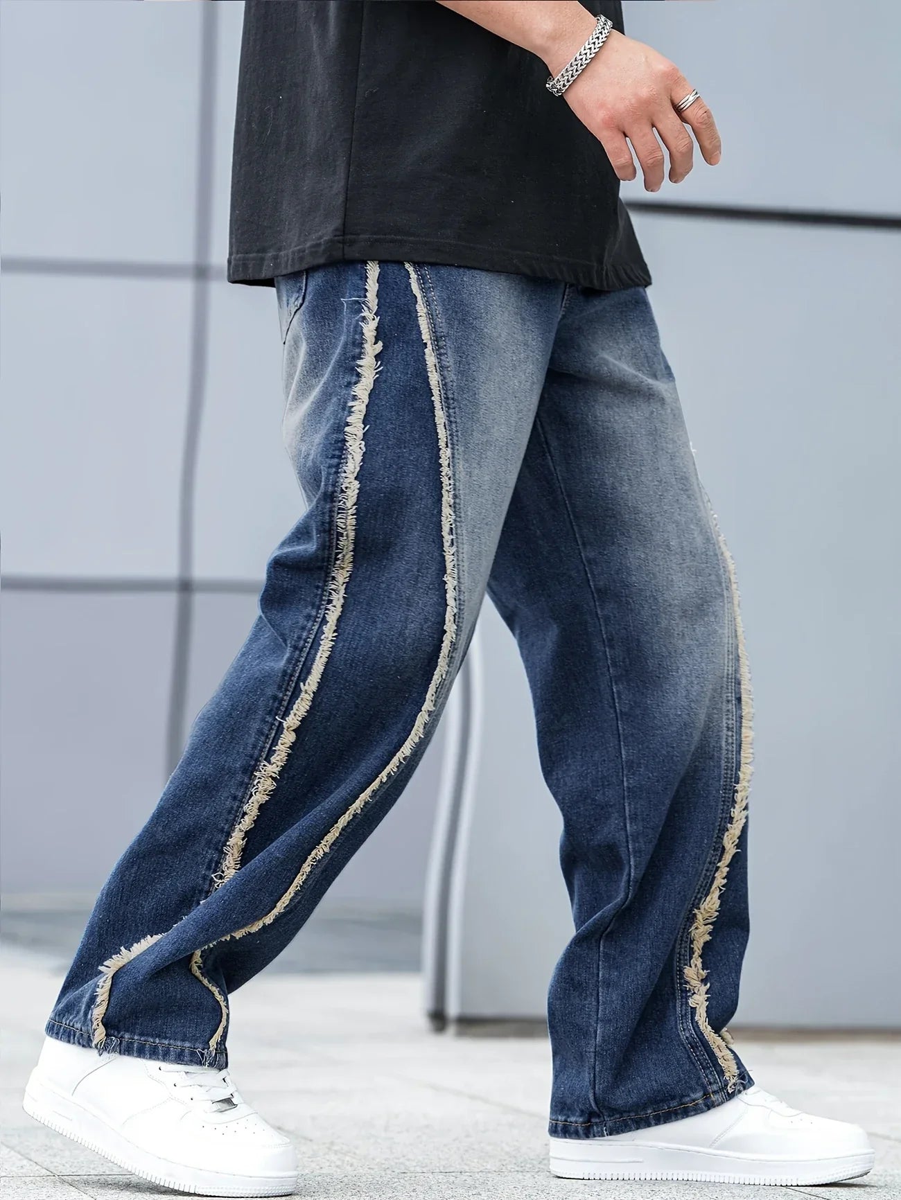 Herren-Jeans mit lockerem Schnitt und rohen Kanten