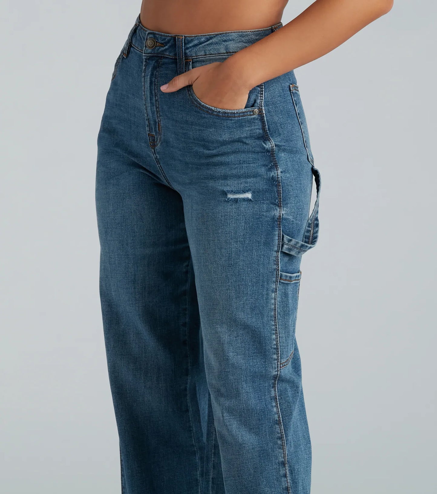 Damen-Jeans mit hoher Taille, blauer Denim, lässiger Schnitt, seitliche Tasche, modisch, bequem, ideal für Freizeitkleidung.