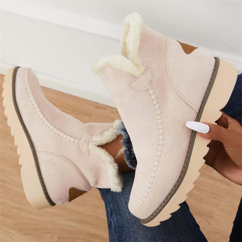 Nahaufnahme von Damen-Stiefeletten mit Kunstfellfutter