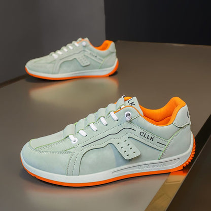 Men's skate shoes with laces, flat sole, and rounded toe cap