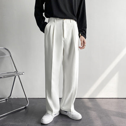 Herren-Stoffhose mit tailliertem Schnitt, Faltenfront und Gürtelschlaufen