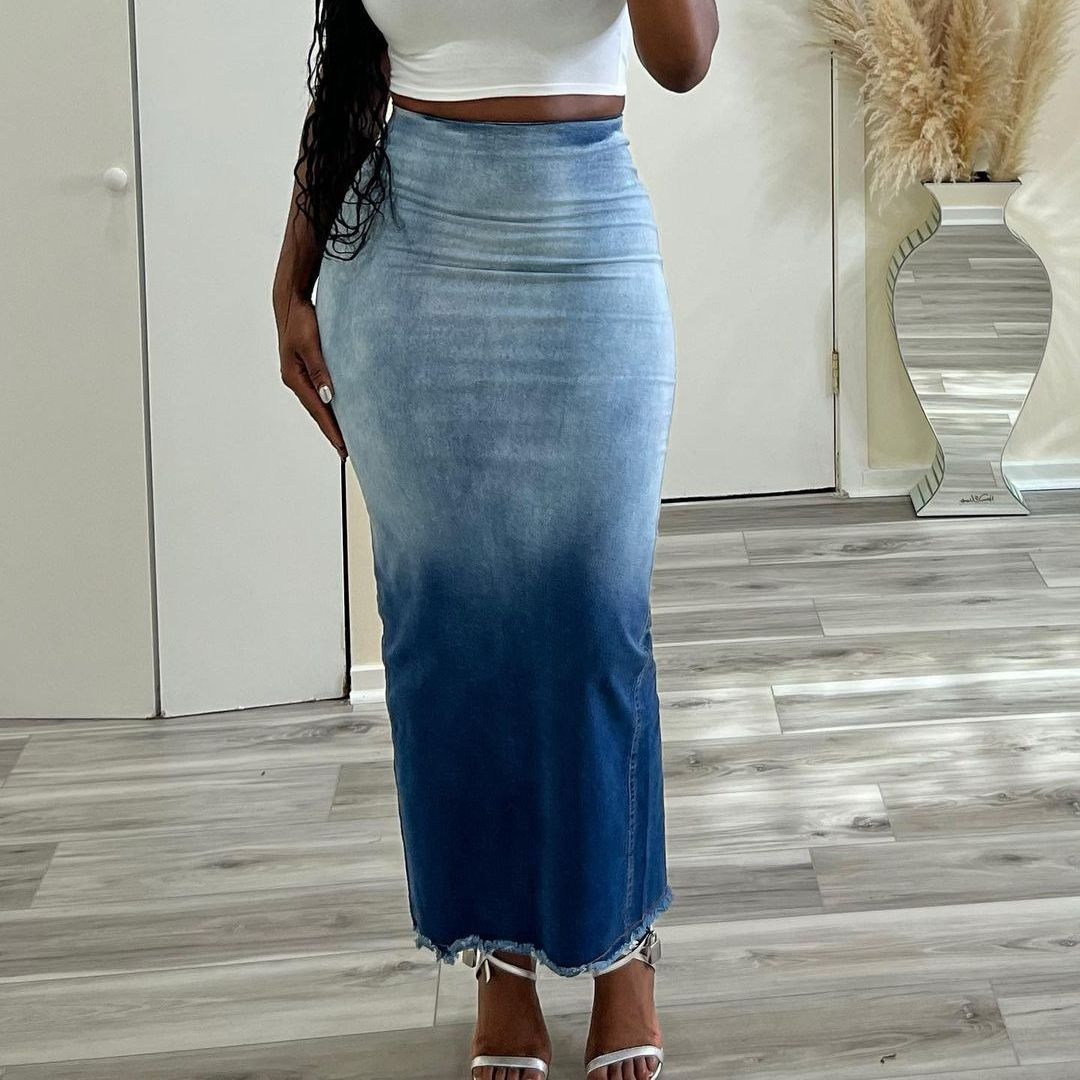 Midilanger Damenrock aus Denim-Mix mit seitlichem Schlitz und Quastendetails