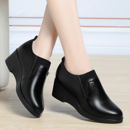 Damen-Slipper Mit Keilabsatz Und Runder Zehenpartie Für Den Frühling