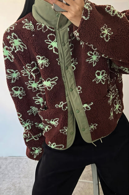 Wendbare Blumenmuster-Jacke in einer seitlichen Ansicht