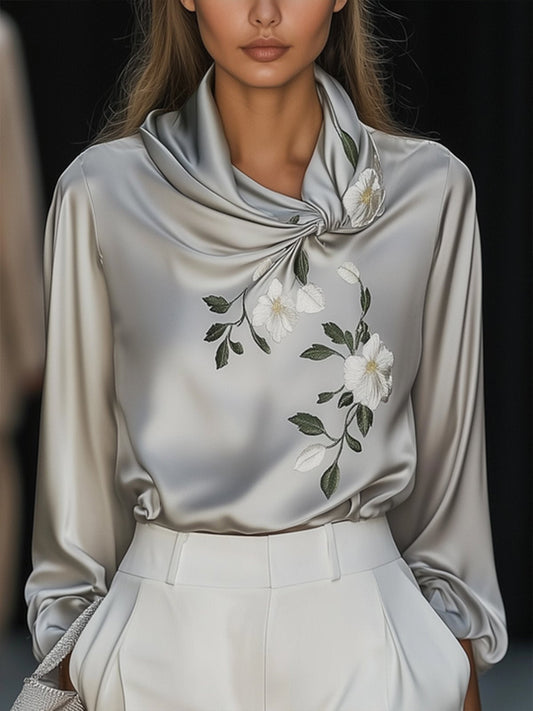 Damenbluse aus Satin mit Stickerei, taillierter Passform und Knopfleiste – Eleganter Stil