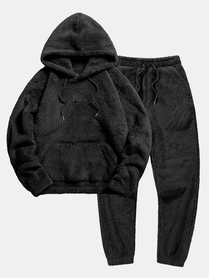 Schwarzer Fleece-Hoodie und Jogginghose Set, gemütliche Winterkleidung, weiches Material, ideal für kalte Tage, modischer Freizeitlook.