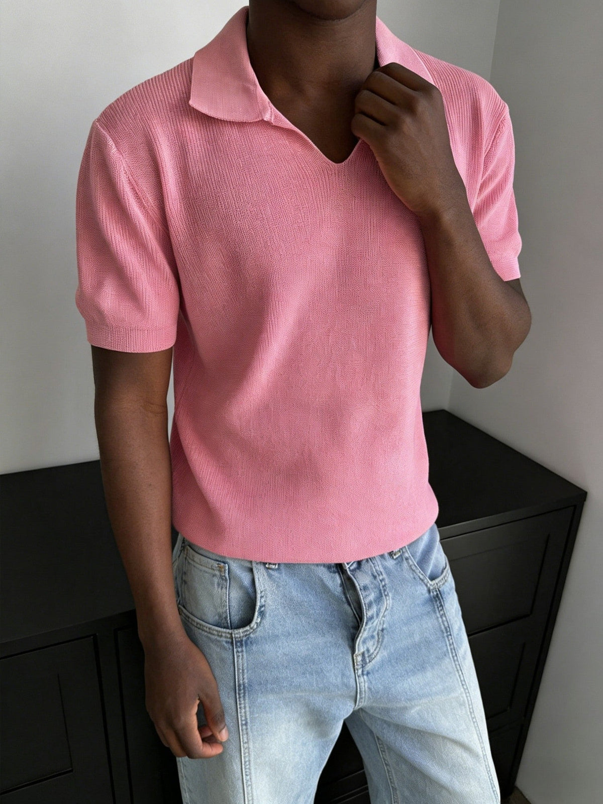 Gesamtansicht des Damen-Poloshirts aus weichem Rippstrick