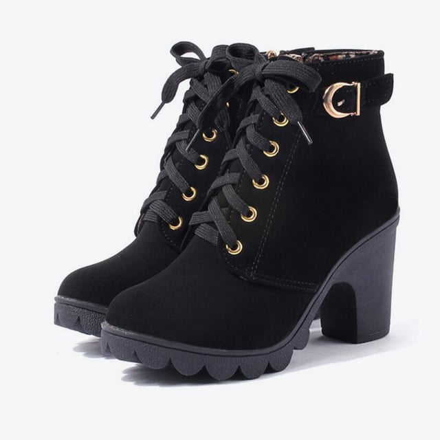 Damen-Martin-Stiefel mit Kreuzriemen, Wildleder-Obermaterial und Gummisohle