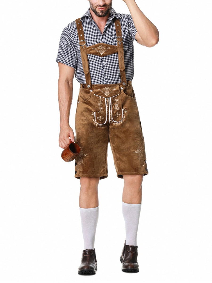 Mann in traditioneller bayerischer Tracht mit Lederhose, kariertem Hemd und Bierkrug. Oktoberfest Mode, deutsche Kultur, Trachtenmode.