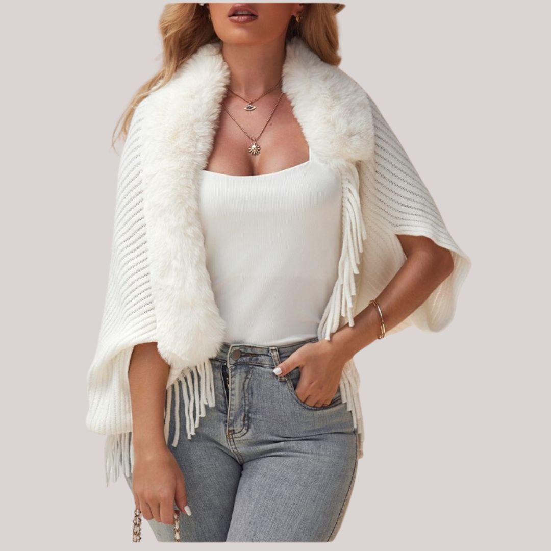 Damen-Strickponcho mit elegantem Schalkragen in der Vorderansicht