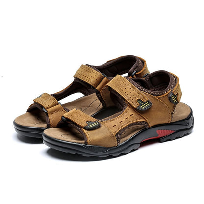 Braune Herren-Trekkingsandalen aus Leder mit Klettverschluss und rutschfester Sohle. Ideal für Outdoor-Aktivitäten und Wandern.