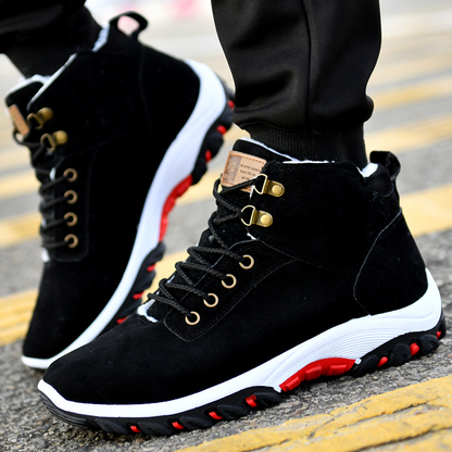 Men's winter boots with lace-up closure and flat sole, ankle-high design