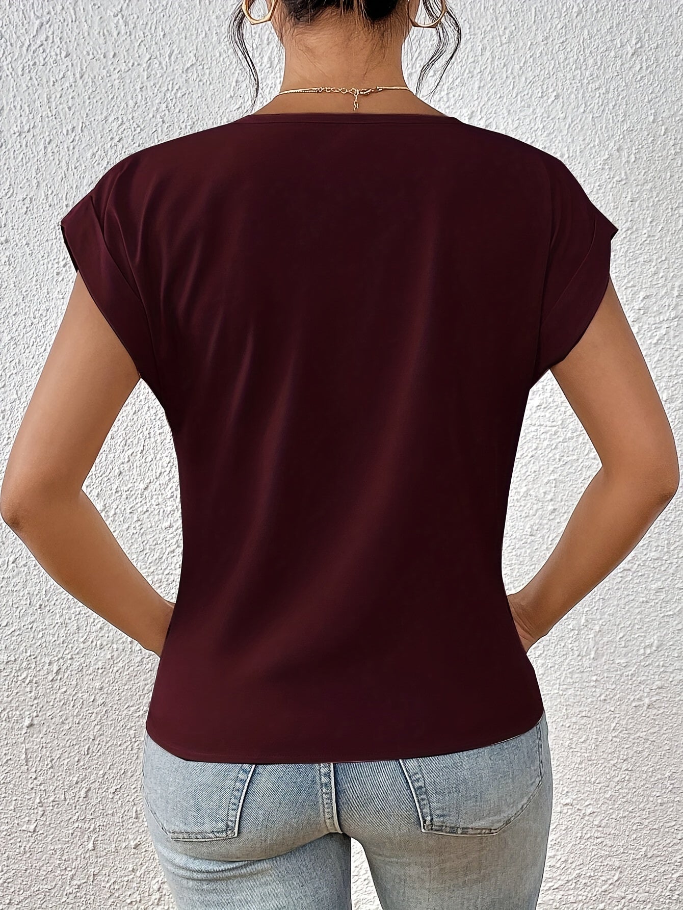 Damen T-Shirt Mit V-Ausschnitt Und Kurzen Ärmeln In Leichter Passform