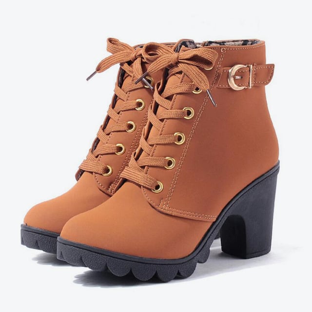 Damen-Martin-Stiefel mit Kreuzriemen, Wildleder-Obermaterial und Gummisohle