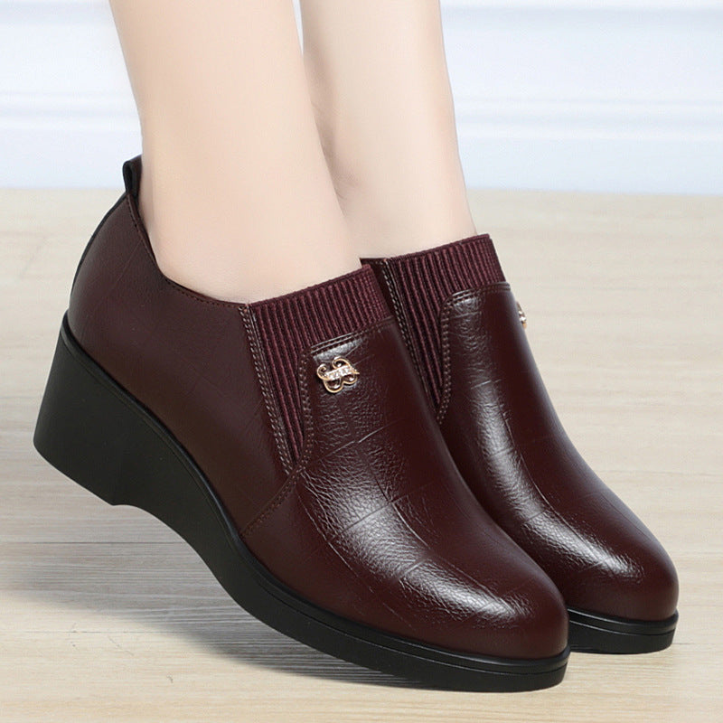 Damen-Slipper Mit Keilabsatz Und Runder Zehenpartie Für Den Frühling