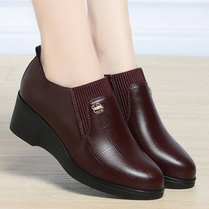 Damen-Slipper Mit Keilabsatz Und Runder Zehenpartie Für Den Frühling