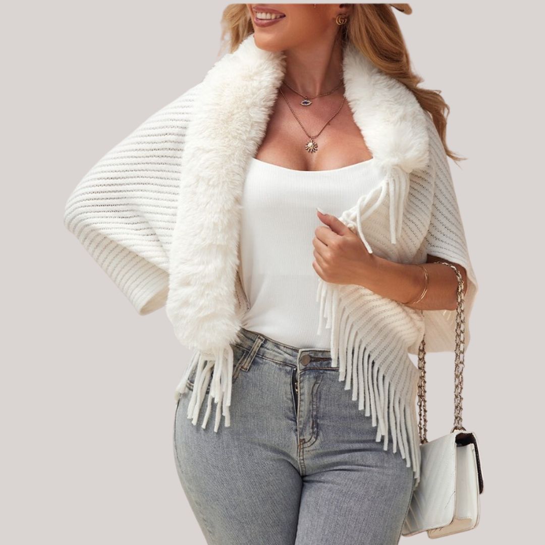 Gestrickter Damenponcho mit Schalkragen und lockerem Schnitt