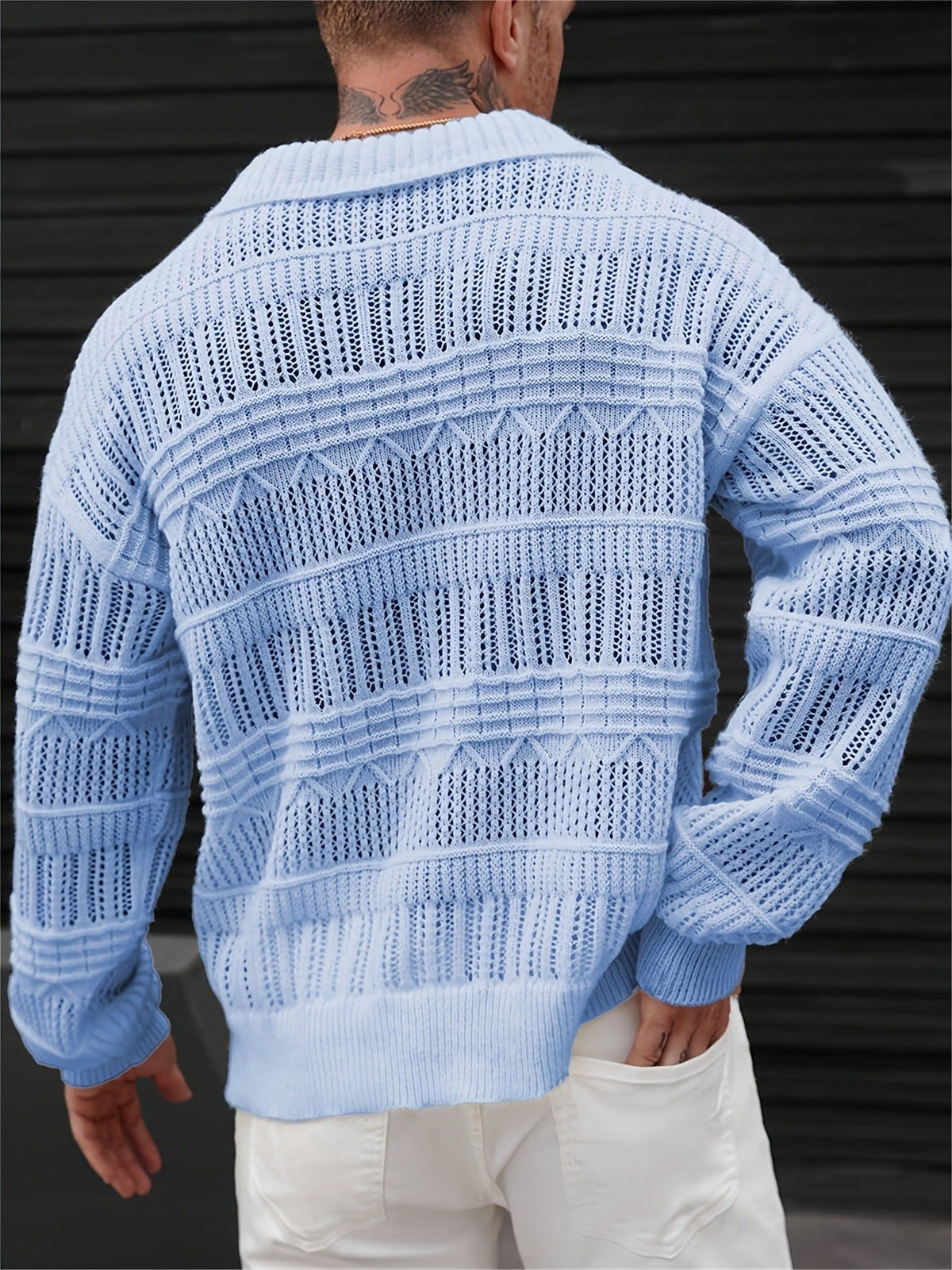 Luftig gestrickter Damenpullover mit Polo-Design