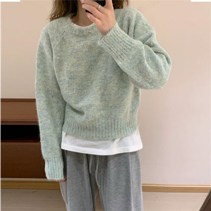 Women's sweater with round neckline, loose fit and long sleeves