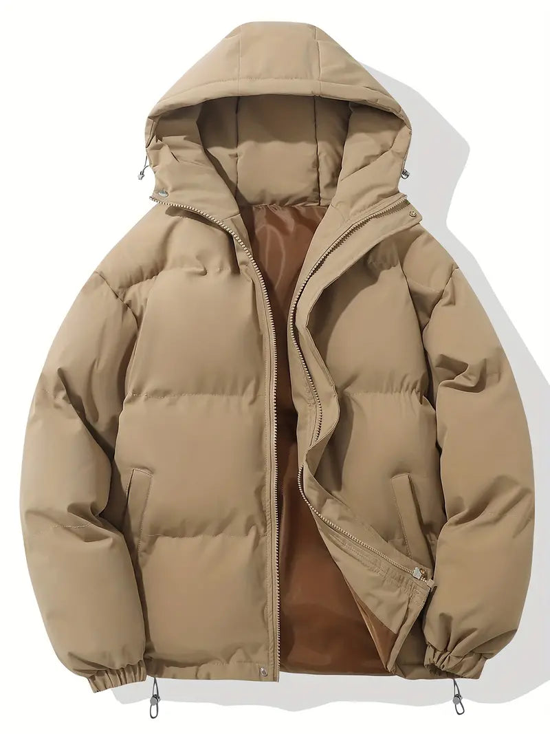 Beige Daunenjacke mit Kapuze, Reißverschluss und Taschen, ideal für Wintermode. Warme, stilvolle Herrenbekleidung für kalte Temperaturen.