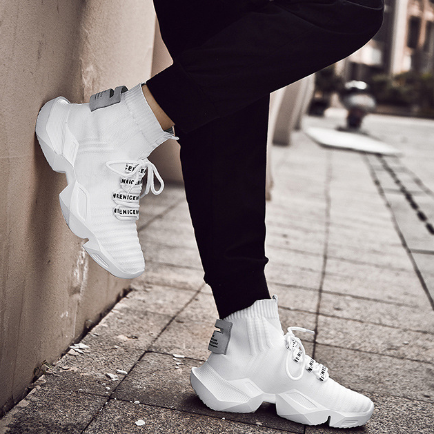 Sock-like men's sports shoes with mesh lining