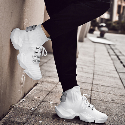 Sock-like men's sports shoes with mesh lining