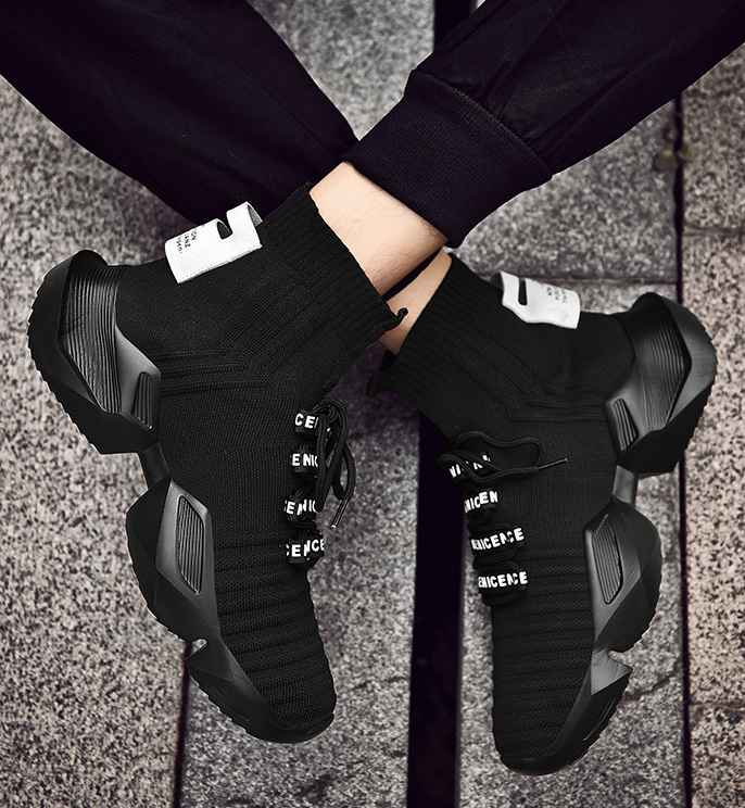 Sock-like men's sports shoes with mesh lining