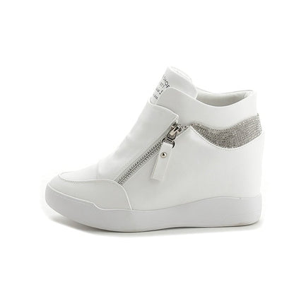 Damen Plateau Wedge Sneaker mit runder Spitze und seitlichem Reißverschluss – PU Look