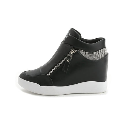 Damen Plateau Wedge Sneaker mit runder Spitze und seitlichem Reißverschluss – PU Look