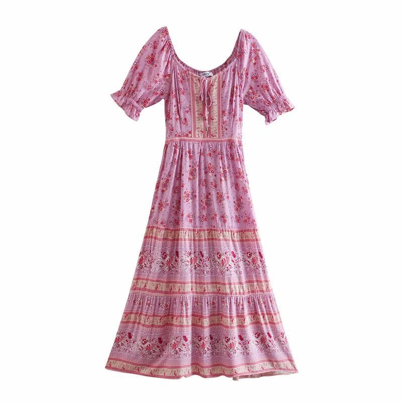 Rosa Boho-Kleid mit Blumenmuster, kurzen Puffärmeln und Knopfleiste, ideal für Sommermode und Freizeitkleidung.