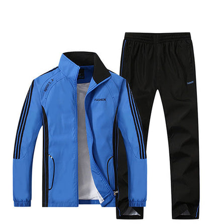 Blauer Trainingsanzug mit schwarzer Hose, sportliches Design, Reißverschlusstaschen, ideal für Fitness und Freizeit, atmungsaktives Material.