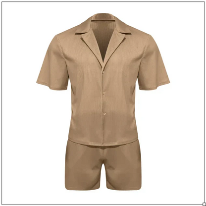 Beige Herren-Shorts-Set mit Hemd, kurzärmelig, Knopfleiste, eleganter Freizeitlook, Sommermode, atmungsaktiver Stoff, ideal für warme Tage.