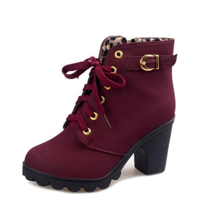 Damen-Martin-Stiefel mit Kreuzriemen, Wildleder-Obermaterial und Gummisohle
