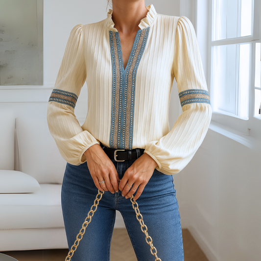 Damenbluse Mit V-Ausschnitt, Spitzen- Und Rüschen-Details