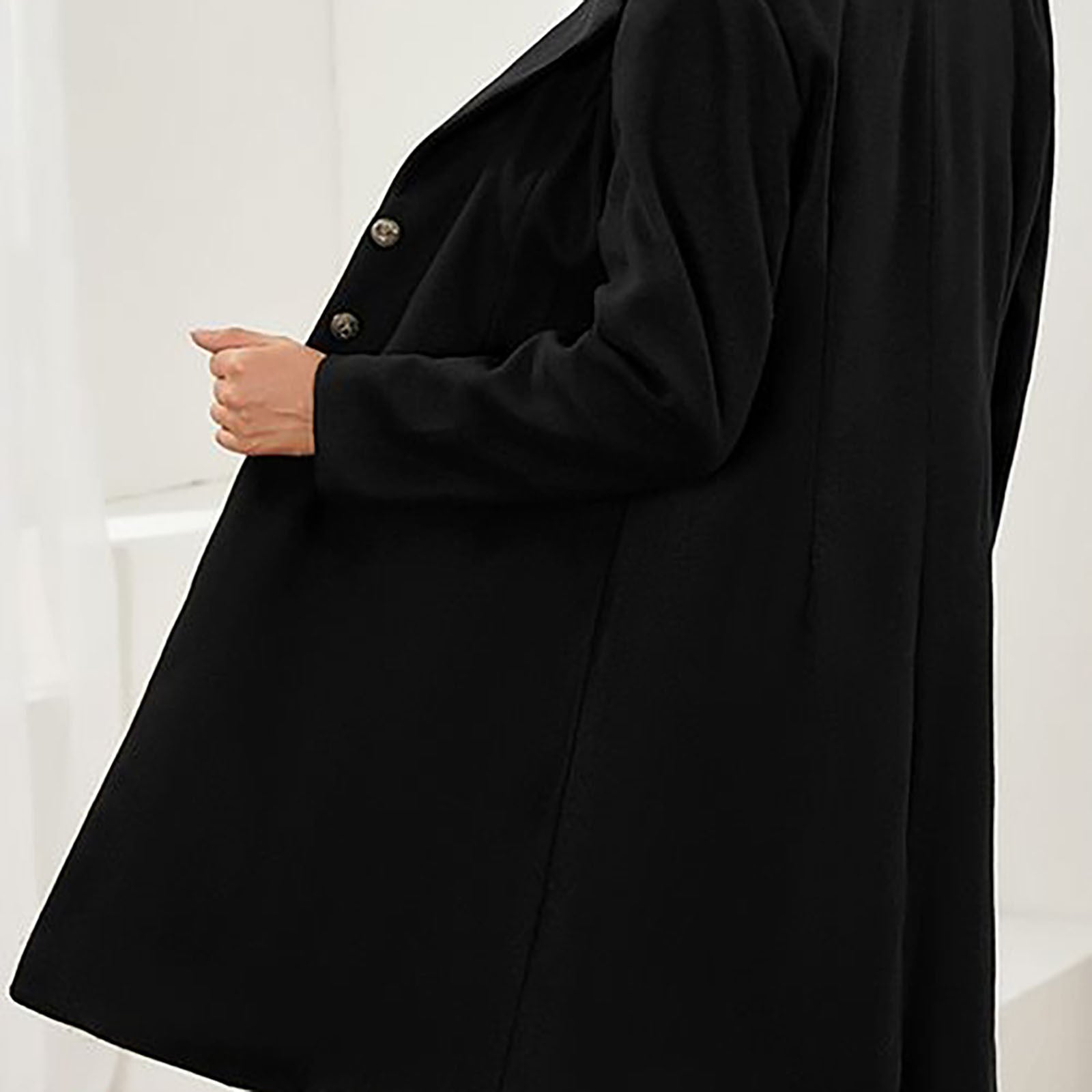 Schwarzer Damenmantel mit Knöpfen, elegantes Design, hochwertige Verarbeitung, modische Herbst- und Winterbekleidung, stilvoll und zeitlos.