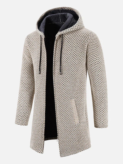 Beige Herrenmantel mit Kapuze, gestricktes Design, lange Ärmel, offener Frontstil. Modischer Wintermantel für Herren, ideal für kalte Tage.