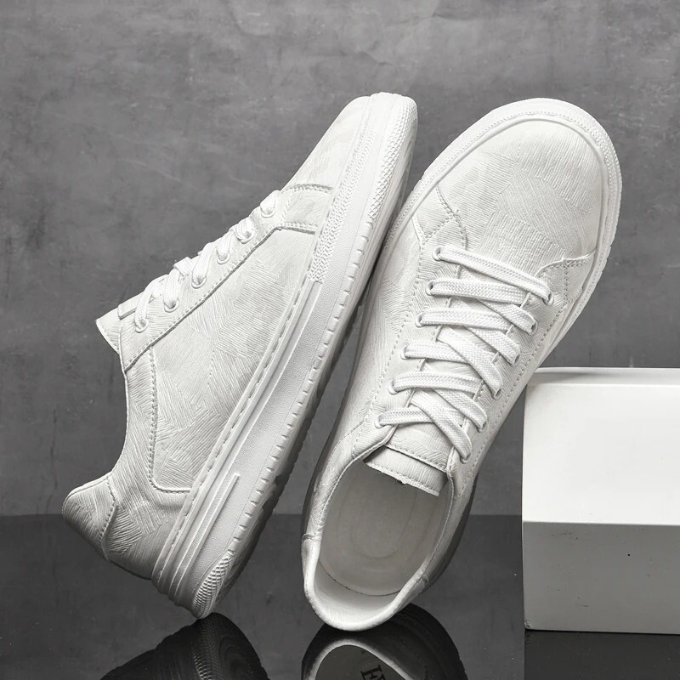 Herren-Sneaker mit genähtem Obermaterial und klarer Linienführung