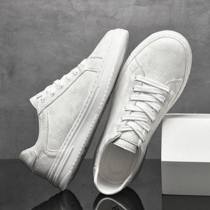 Herren-Sneaker mit genähtem Obermaterial und klarer Linienführung