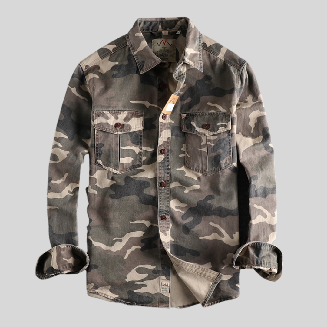 Camouflage-Hemd für Herren, Langarm, mit Knopfleiste und Brusttaschen, ideal für Outdoor-Aktivitäten, modisches Design, vielseitig kombinierbar.