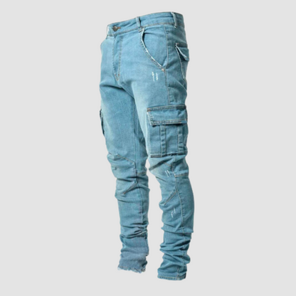Blaue Cargo-Jeans für Herren, schlanke Passform, mit Seitentaschen und leichten Distressed-Details, ideal für modische Freizeitoutfits.