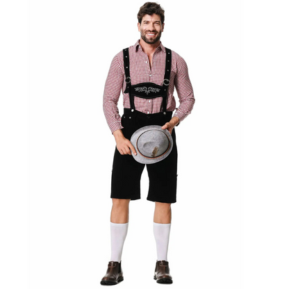 Mann in traditioneller bayerischer Tracht mit Lederhose, kariertem Hemd und Hut. Oktoberfest Mode, deutsche Kultur, Trachtenmode.