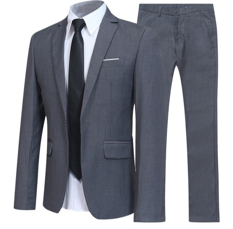 Grauer Herrenanzug mit Sakko, Hose, weißem Hemd und schwarzer Krawatte. Elegante Businessmode, ideal für formelle Anlässe.