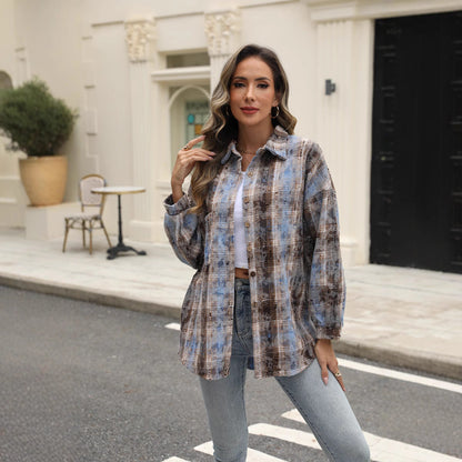 Women's long-sleeved checkered shirt with tear details and front pocket