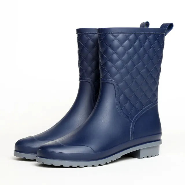 Seitliche Ansicht wasserdichter Plateau-Regenstiefel für Damen